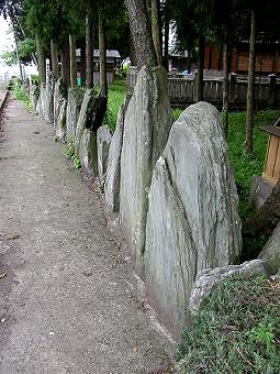 マウスクリックで拡大/縮小します