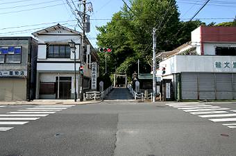 マウスクリックで拡大/縮小します