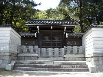 マウスクリックで拡大/縮小します