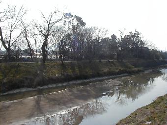 マウスクリックで拡大/縮小します