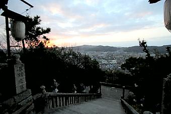 マウスクリックで拡大/縮小します