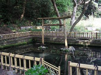 マウスクリックで拡大/縮小します