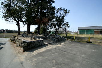 マウスクリックで拡大/縮小します