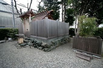 マウスクリックで拡大/縮小します