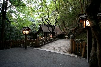 マウスクリックで拡大/縮小します