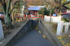 マウスクリックで拡大/縮小します